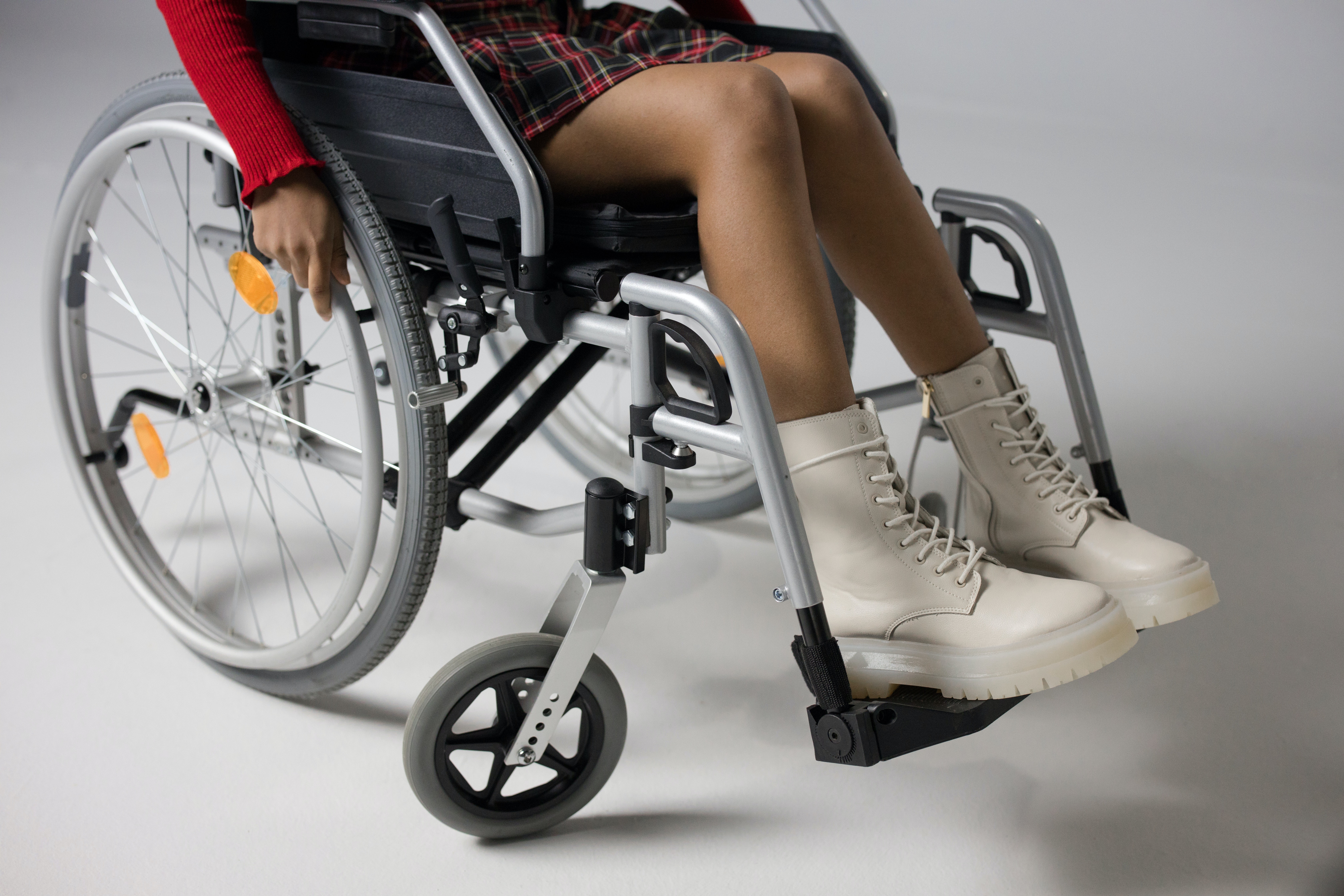 Как выбрать инвалидную коляску для человека после инсульта